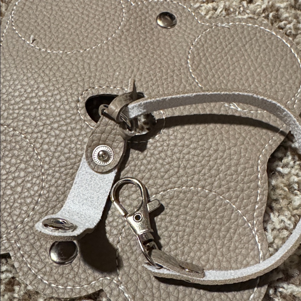 Eyeglass holder to clip to bag or belt - faux leather - super cute!! - Picture 6 of 6